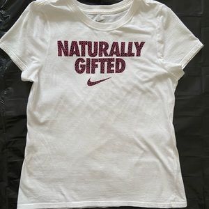 Nike NATURALLY GIFTED White-tee